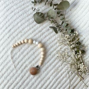 ✨HP✨Neutral Silicone and Wood Bead Pacifier/Teether Clip